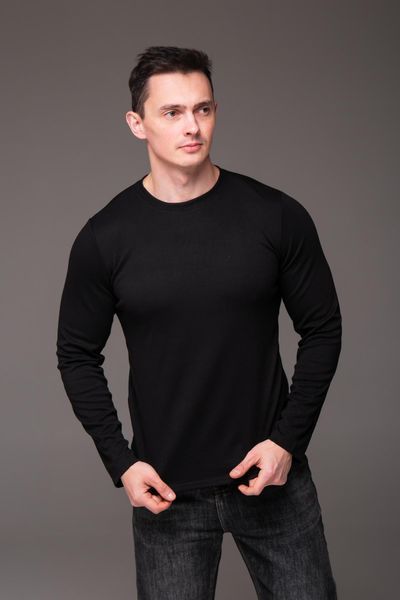 Чоловічий чорний лонгслів &mdash; базова футболка з довгим рукавом