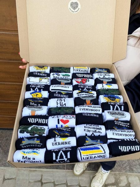 Великий мега бокс жіночих високих патріотичних шкарпеток із Українською символікою 36-41 на 44 пари