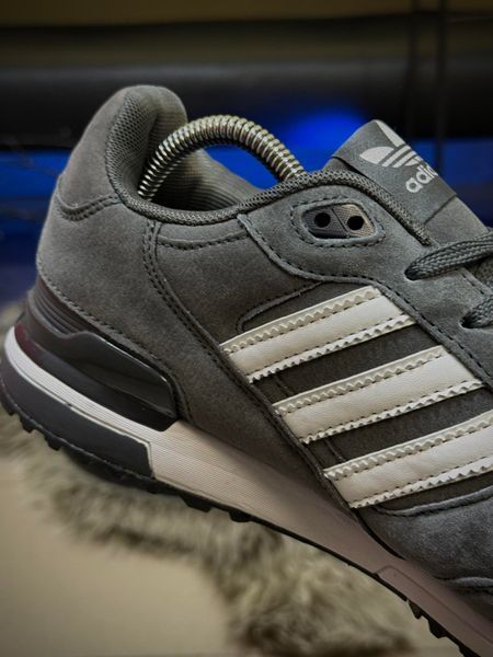 Кросівки Adidas ZX 750, сірі / замша