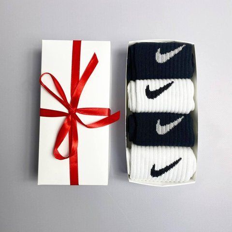 Набір чоловічих високих шкарпеток Nike 41-45 на 4 пари у подарунковій коробці із стрічкою