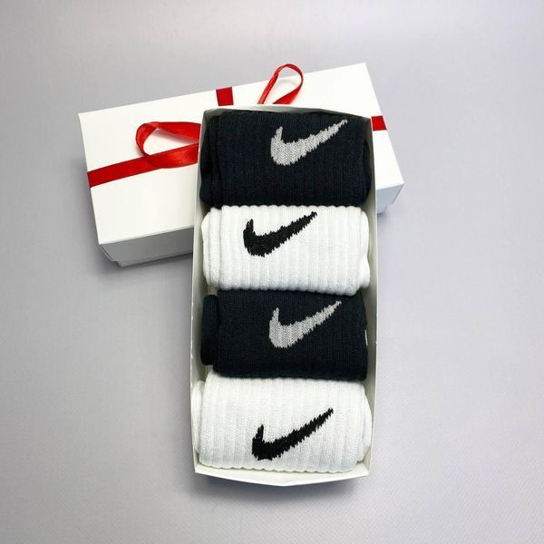 Набір чоловічих високих шкарпеток Nike 41-45 на 4 пари у подарунковій коробці із стрічкою