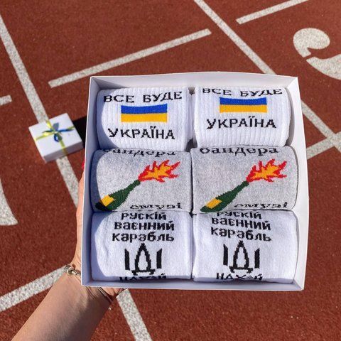 Бокс чоловічих патріотичних шкарпеток на 6 пар 41-45 р в подарунковій коробці із стрічкою весна-осінь