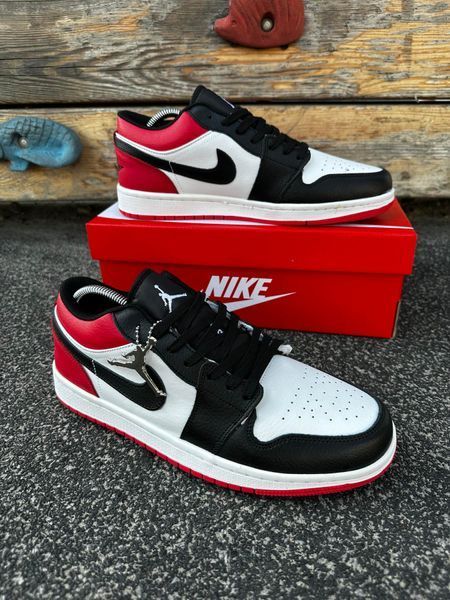 Кросівки Nike Air Jordan low (black white red)