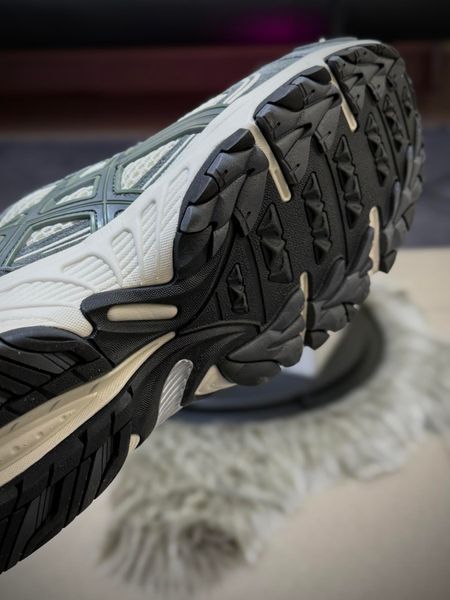 Кросівки Asics Gel Kahana TR V4, сірі замша