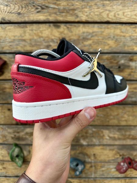 Кросівки Nike Air Jordan low (black white red)