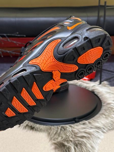 Кросівки Nike Air TN Plus Drift (чорно красні)