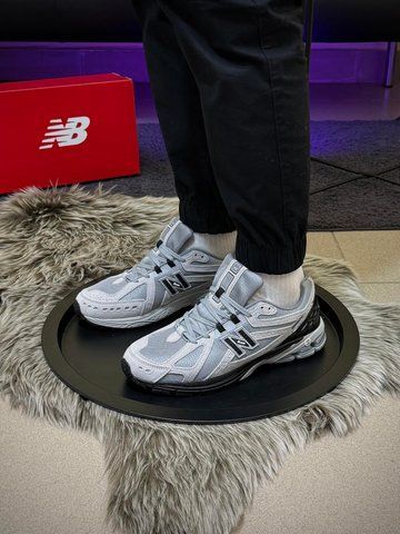 Кросівки New Balance 1906R (сірі з чорним)