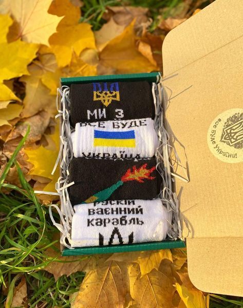 Бокс чоловічих патріотичних шкарпеток 41-45 4 пари в зеленій коробці весна-осінь-літо
