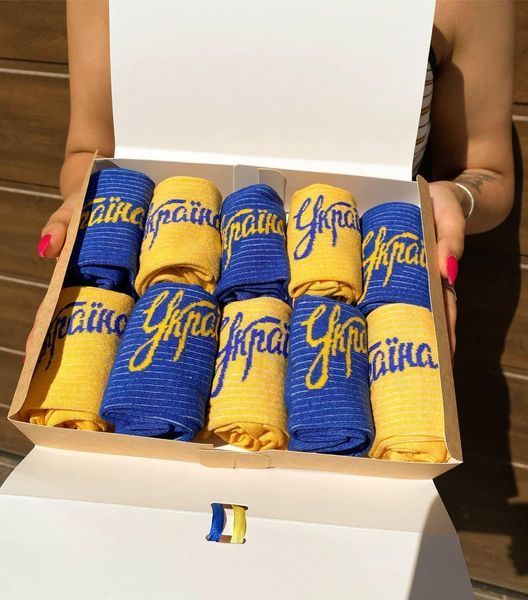 Бокс патріотичних жіночих шкарпеток Україна 10 пар 36-41р у подарунковій коробці