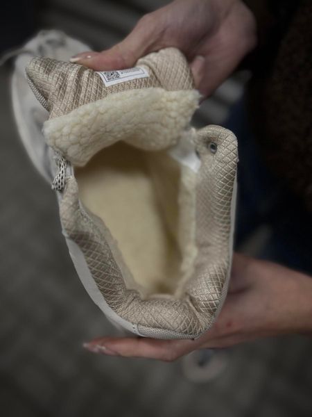 Зимові вологозахисні Кросівки Adidas Yeezy Boost 700, світлі beige