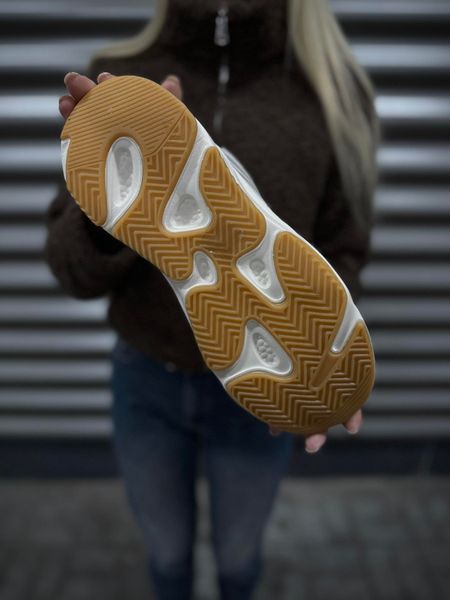 Зимові вологозахисні Кросівки Adidas Yeezy Boost 700, світлі beige