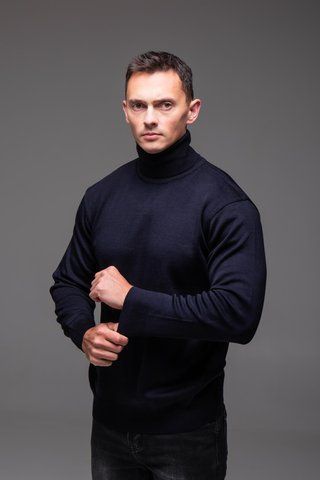 Гольф чоловічий в'язаний з високою горловиною на відворот, темно-синій