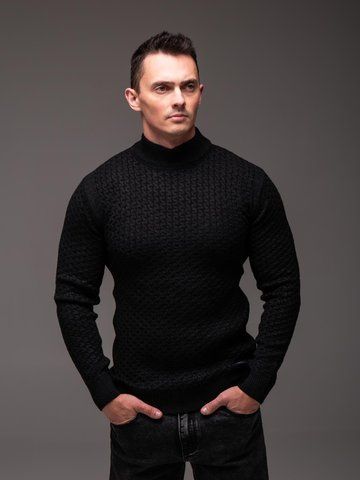 Чорний чоловічий в&rsquo;язаний светр з горловиною під шию
