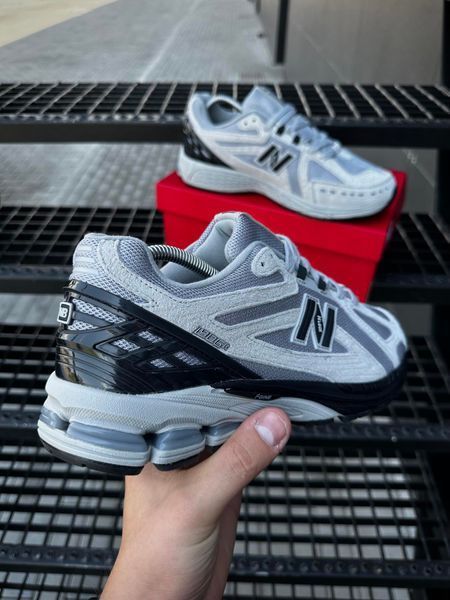 Кросівки New Balance 1906R (сірі з чорним)