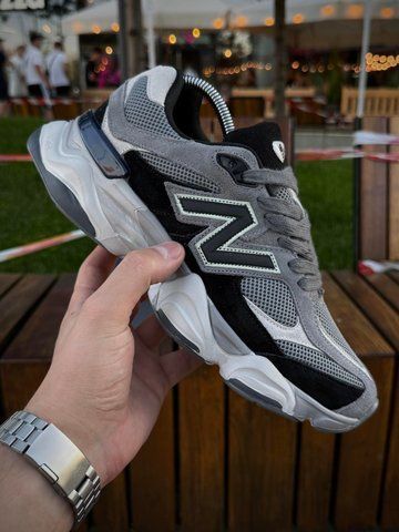 Кросівки New Balance 9060, сірі з чорним (замша, сітка)