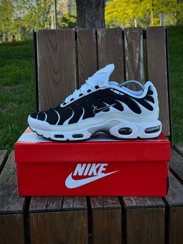 Кросівки Nike Air TN Plus біло-чорні (сіточка)