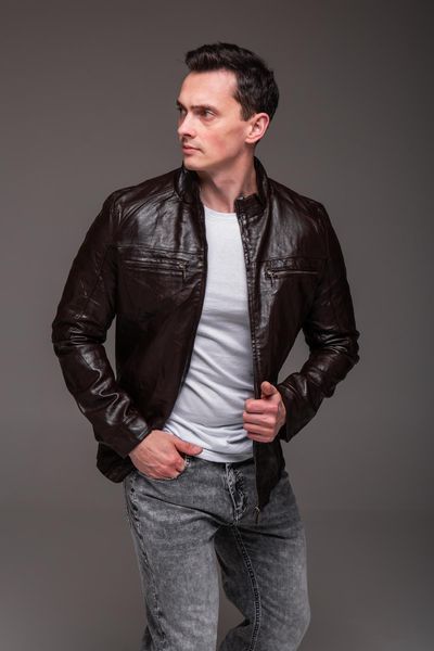 Чоловіча коротка куртка Slim Fit з екошкіри коричнева