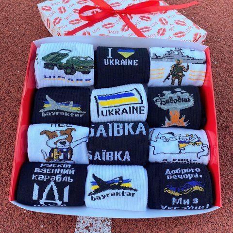 Подарунковий набір жіночих патріотичних шкарпеток на 12 пар 36-41 р