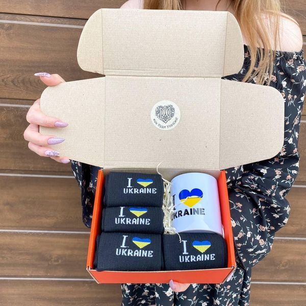 Подарунковий патріотичний бокс "I Love UKRAINE" із кружкою та шкарпетками 8 пар чорні для чоловіків