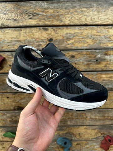 Кросівки New Balance 2002R (чорно-білі)