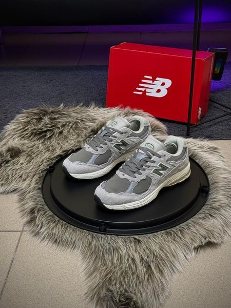 Кросівки New Balance 2002R, світло сірі