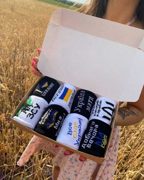 Бокс чоловічих патріотичних шкарпеток на 8 пар 40-45 р в подарунковій коробці із стрічкою весна-осінь-літо