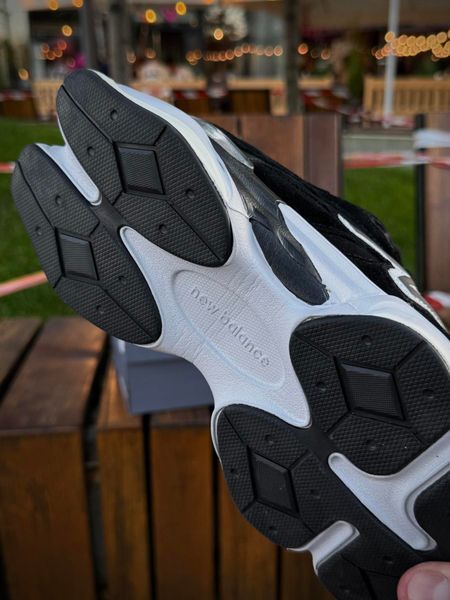 Кросівки New Balance 9060, чорно білі (замша, сітка)