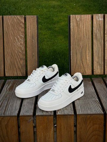 Кросівки Nike Air Force (білі з чорним свушем)