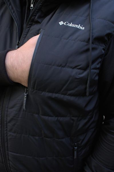 Жилет чоловічий утеплений з капюшоном та кишенями на застібках, чорний 2128 фото