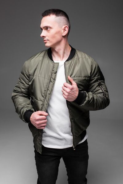Куртка бомбер утеплена,чоловіча, на блискавці , з кишеньою на рукаві, зелена