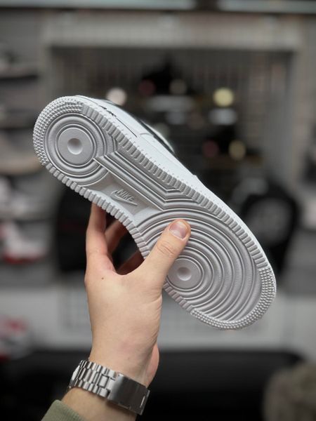 ЗИМОВІ кросівки Nike Air Force, (білі з чорним лого) ТОП якість (low)