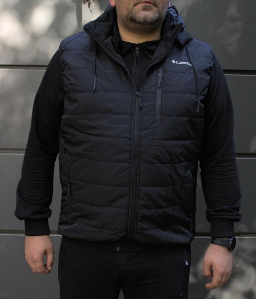 Жилет чоловічий утеплений з капюшоном та кишенями на застібках, чорний 2128 фото