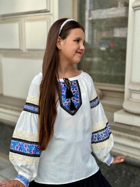 Вишиванка для дівчинки в етно-стилі з льону