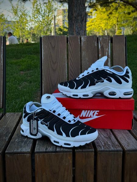 Кросівки Nike Air TN Plus біло-чорні (сіточка)