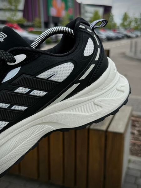 Кросівки Adidas Track Suite Pro, чорн-білі (весна-літо)