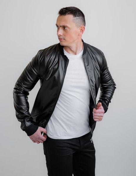 Куртка бомбер чоловіча , з якісної еко-шкіри,чорна