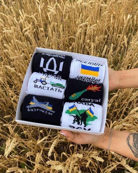 Бокс чоловічих патріотичних шкарпеток на 6 пар 40-45 р в подарунковій коробці із стрічкою весна-осінь-літо