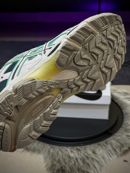 Кросівки Asics Gel Kahana 8, світло сірі