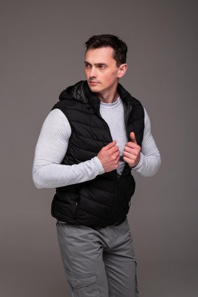 Жилет чоловічий стьобаний з капюшоном L-4XL чорний