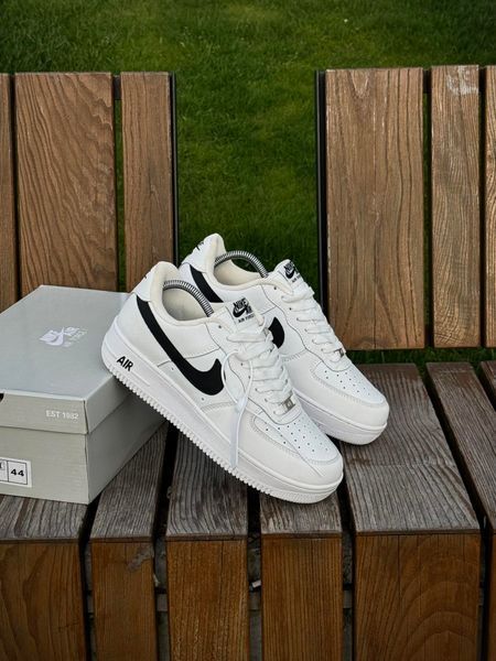 Кросівки Nike Air Force (білі з чорним свушем)