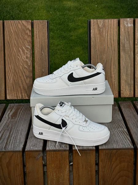 Кросівки Nike Air Force (білі з чорним свушем)