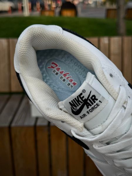 Кросівки Nike Air Force (білі з чорним свушем)