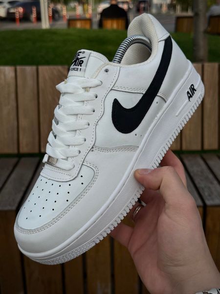 Кросівки Nike Air Force (білі з чорним свушем)