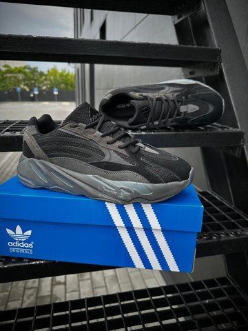 Adidas Yeezy Boost 700 V2 (чорно-сірі)