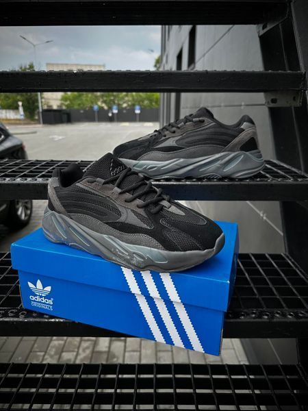 Adidas Yeezy Boost 700 V2 (чорно-сірі)