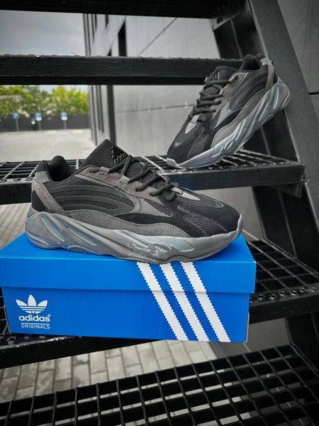 Adidas Yeezy Boost 700 V2 (чорно-сірі)