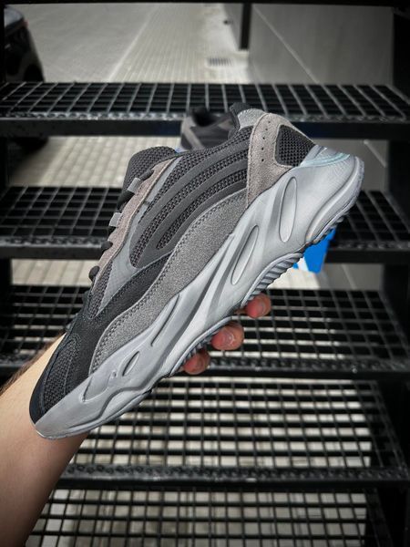 Adidas Yeezy Boost 700 V2 (чорно-сірі)