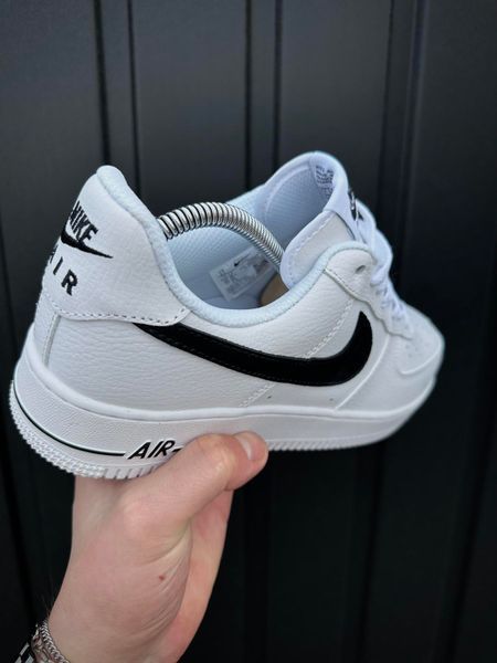 Кросівки Nike Air Force (білі з чорним лого, шкіра ЛІЦЕНЗІЯ)