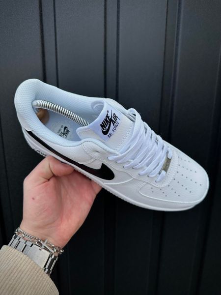 Кросівки Nike Air Force (білі з чорним лого, шкіра ЛІЦЕНЗІЯ)