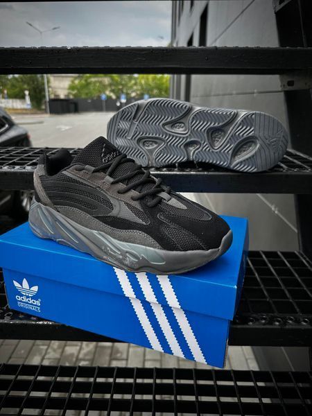 Adidas Yeezy Boost 700 V2 (чорно-сірі)